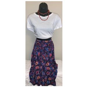 NWOT - Beautifully bold midi skirt